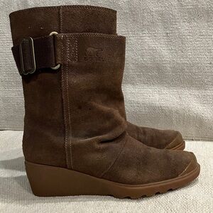 Sorel Women's 7 1/2 brown mid calf  Suede Wedge Boots